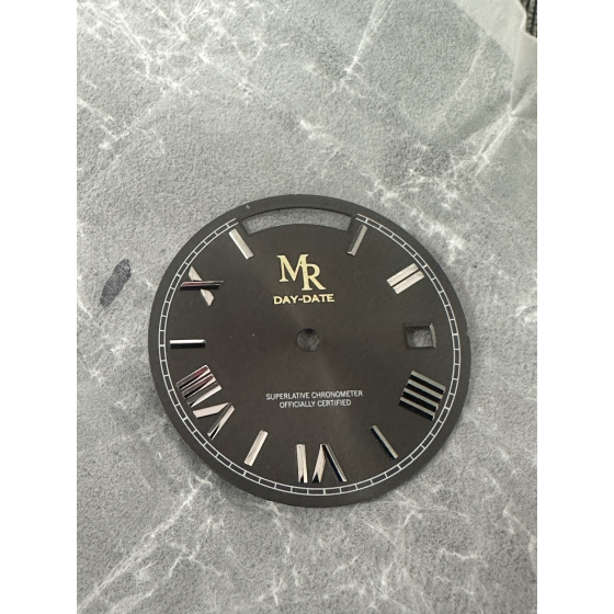 Laser printing: Free laser printing of the watch dial, crown, case back, and clasp with watch purchase